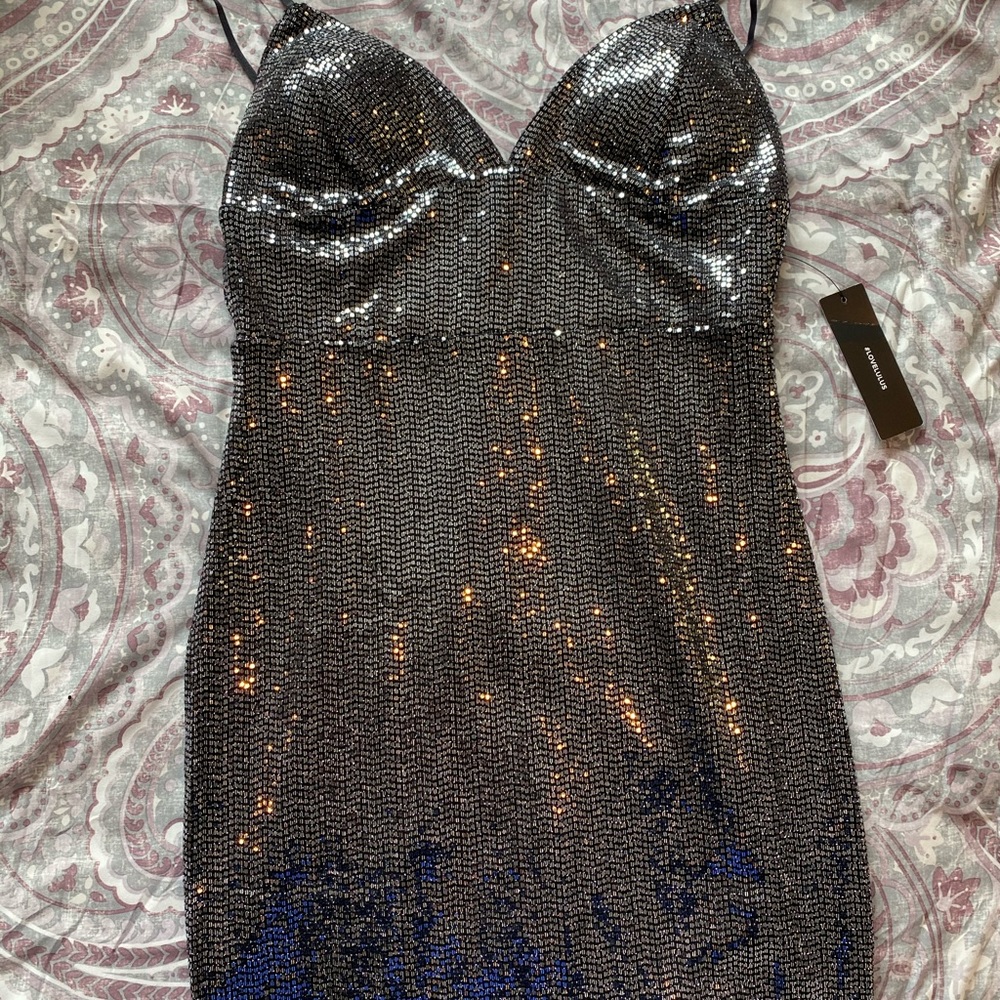 Lulu’s Sparkly Dress - Picture 3 of 7